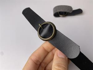 Spænde - lukkesystem i sort læder look