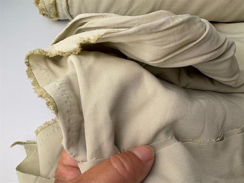 Fastvævet polyester - støvet lysegrøn i stivere kvalitet 