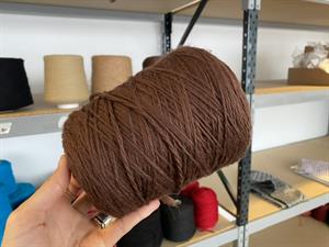 Garn i 100% uld - hel cone som foto, brun