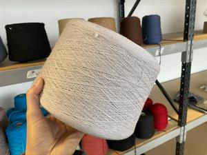 Garn i uldmix - hel cone som foto, tynd i light grey