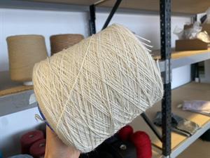 Garn i 100% uld - hel cone som foto, ecru