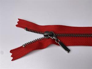 Lynlås - ikke delbar, mørk rød med metaltænder, 13 cm