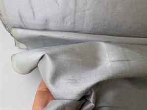 Thaisilke - smukt changerende blid sart lyseblå, grey seaside
