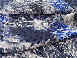 Fastvævet chiffon - blue animal print