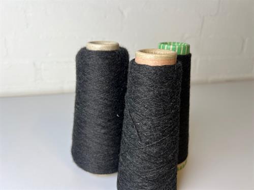 Baby cones med 100% cashmere - blackgrey, 28 gram