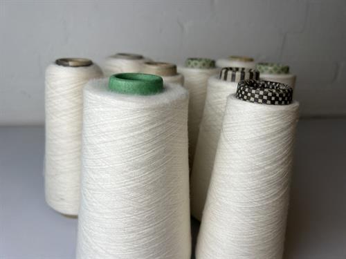 Baby cones med 100% cashmere - hvid, 109 gram