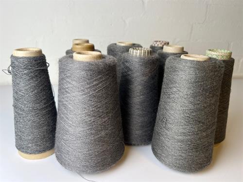 Baby cones med 100% cashmere - dark grey, 150 gram