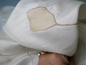 Taft - silkelook, ivory med broderier
