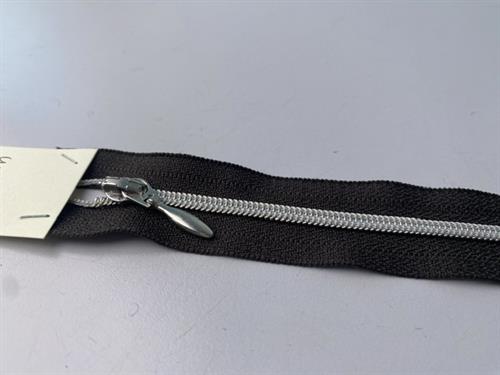 Lynlås - ikke delbar i mørkebrun med sølvfarvede plastiktænder, 16 cm 