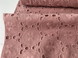 Broderie anglaise - flot blomstermotiv i lyng