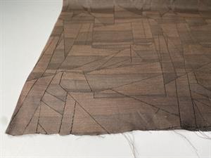 Fastvævet foer - dark chocolate med geometrisk mønster