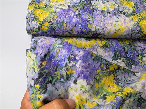 Fastvævet viscose - blomsterflor i lilla og gule toner