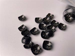 Knap - firkantet med flot glimmer, 11 mm