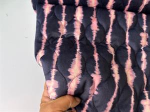 Quiltet velour - lækkert batik mønster i lyserød / navy