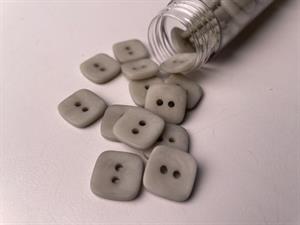 Knap - lys grå kvadratisk med glat overflade, 13 mm