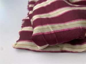 Fastvævet viscose foer - bordeaux med flotte blanke striber