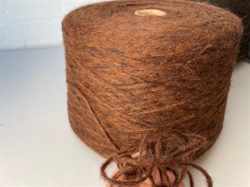 Softbaby blow garn - fjerlet og i hasselnød meleret, 100 gram