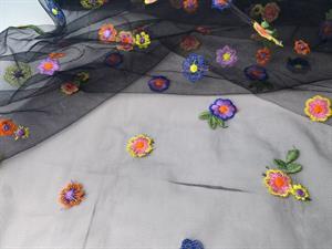 Tyl - sort med daisy blomster