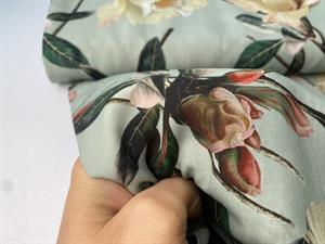 Fastvævet tencel - støvet mint med romantiske blomster