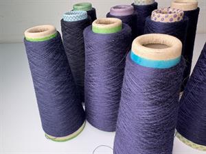 Baby cones i 100 % cashmere - marine, 44 gram