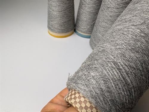 Baby cones i 100 % cashmere - klassisk gråmeleret, 10 gram