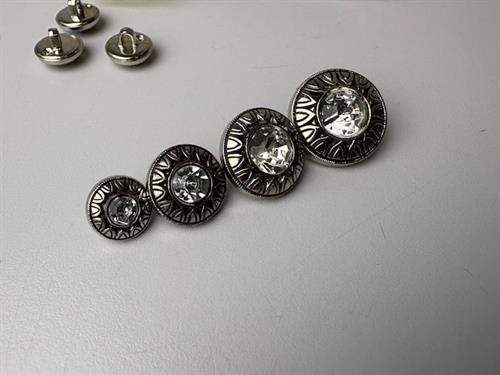 Simili øjeknap - filigran metal look med sten, 10 mm