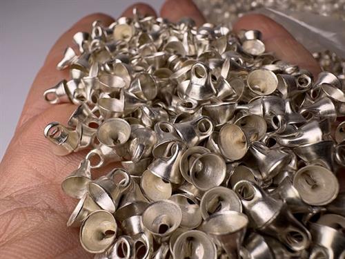 Lille sølv hætte / klokke med øje til ophæng, 100 gram