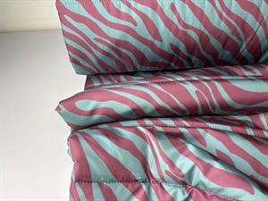 Fastvævet quiltet stof - petrol / bordeaux zebra look  