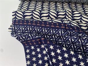 Fastvævet viscose - stars and leaves navy
