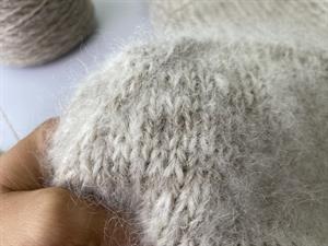 Kit til Petiteknit Ivy Sweater - smørblød i fantastisk flot greige, kommer igen