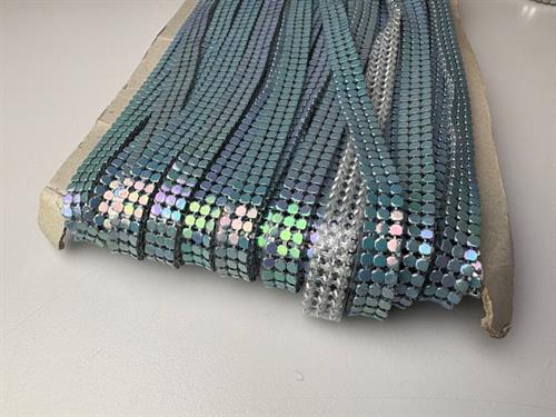 Similibånd - metallic lyseblå med nitter, til påstrygning