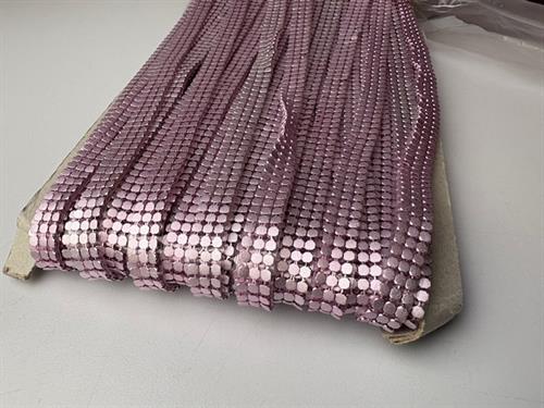 Similibånd - metallic lyserød med nitter, til påstrygning