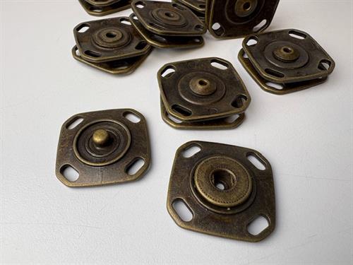 Tryklås - stor lækker trykknap i antik messing, 30 mm