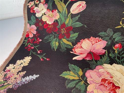 Gobelin - fint blomstermotiv på sort bund