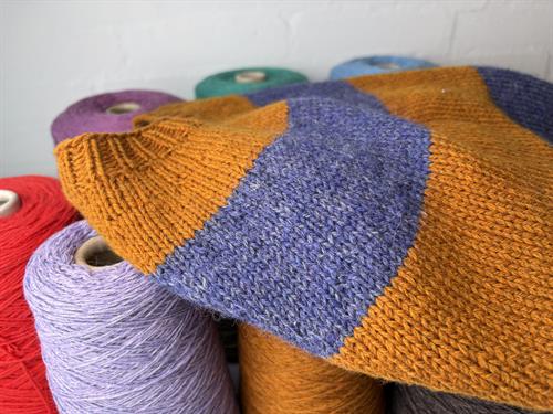 SUPER SIMPLE SWEATER - kit til strik i brede striber