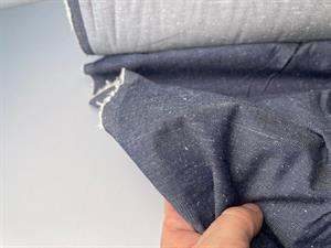 Let denim - strukturvævet i denimblå med hvide nister