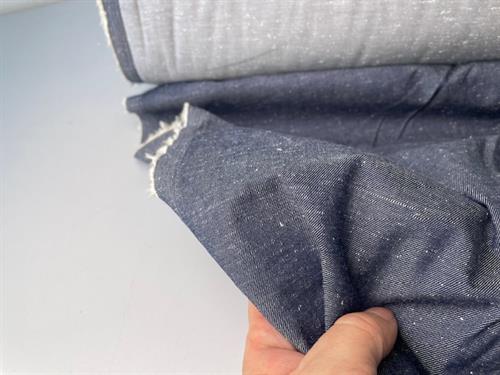 Let denim - strukturvævet i denimblå med hvide nister