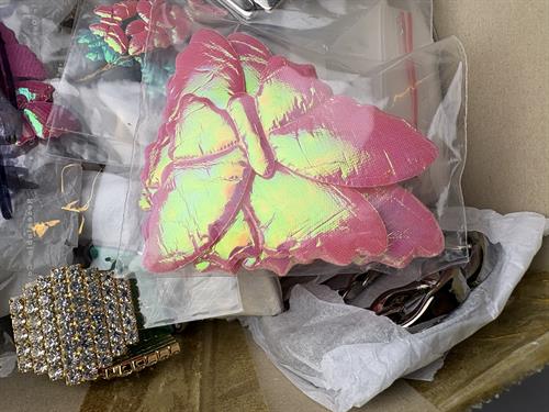 Lykke kasse - mange assorterede spænder og andre dimser