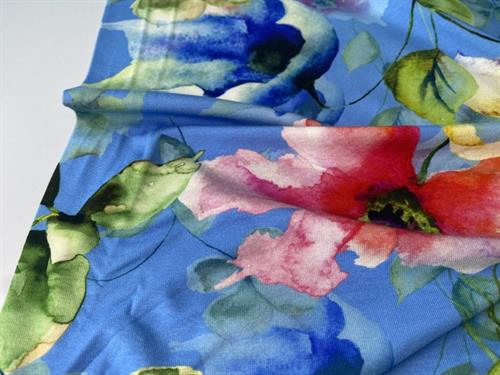 Viscosejersey - blomster på klar blå bund