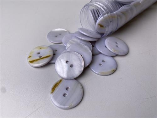Poleret perlemorsknap - sart lyseblå og blank, 22 mm
