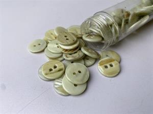 Poleret perlemorsknap - lys antik og blank, 15 mm