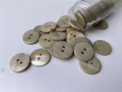 Poleret perlemorsknap - lys greige og blank, 15 mm