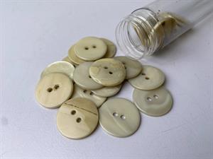 Poleret perlemorsknap - lys greige og blank, 20 mm