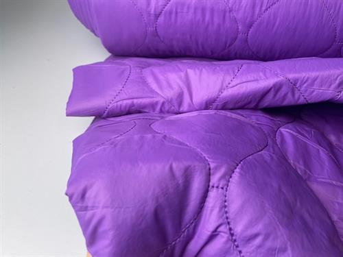 Fastvævet quiltet stof - amethyst orchid med glat overflade