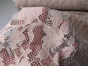 Blonde - smuk fast blonde i blid sart rosa