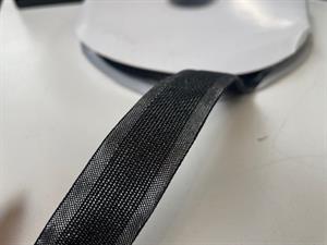 Metallisk bånd i sølv/ gun metal, specielt, lækkert