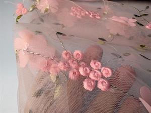 Tyl - yndige lyserøde blomster