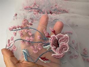 Tyl - creme med smukke blomster