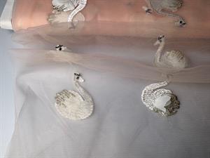 Tyl - lyserød med de fineste svaner