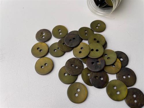Perlemorsknap - mørk oliven, 13 mm, med mat overflade